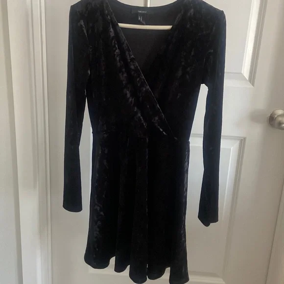 Velvet Dress - Picture 4 of 4